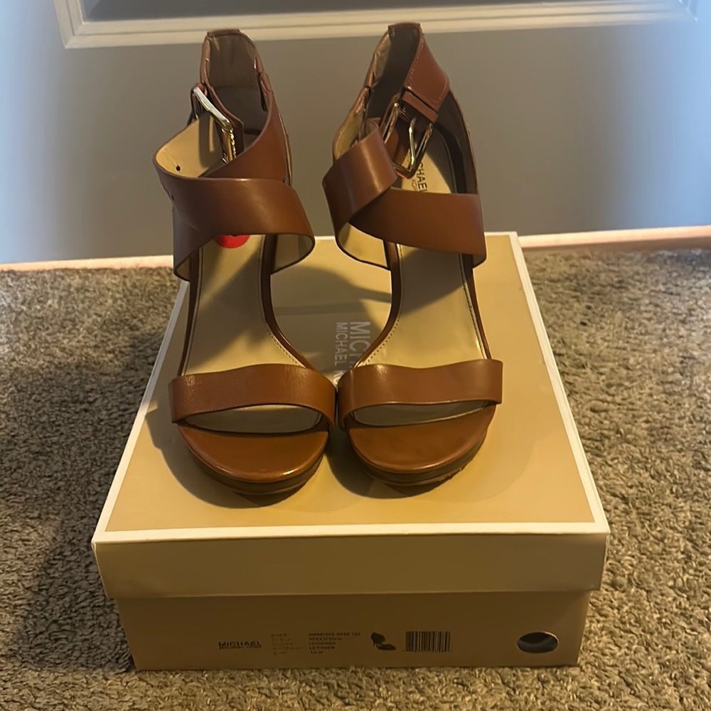 Michael Kors Josephine open tie heel